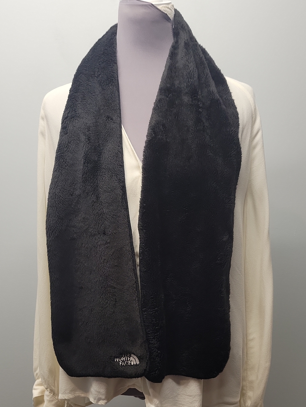 The North Face soft fleece scarf in black